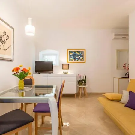 Irma Apartment Bol