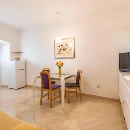 Irma Apartment Bol
